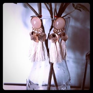 ❤️5/$25 Cream tassel fringe earrings with gold
